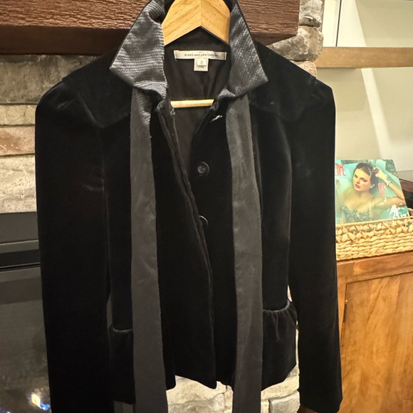 Diane Von Furstenberg Black Velvet Jacket with Bow - Size 2 - Picture 8 of 10